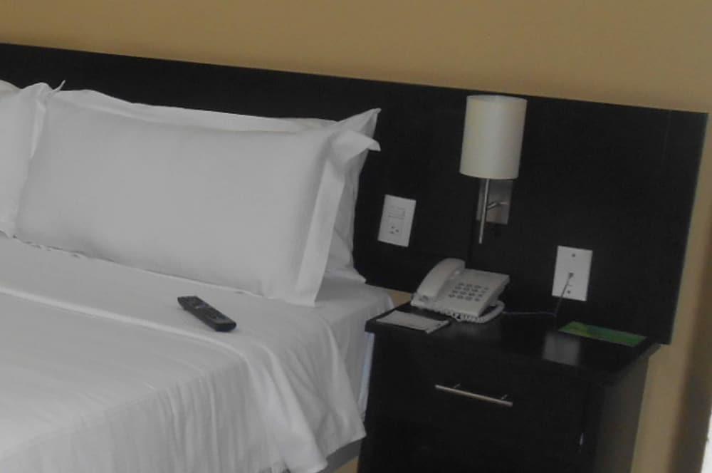 Gamma Leon Hotel Екстериор снимка