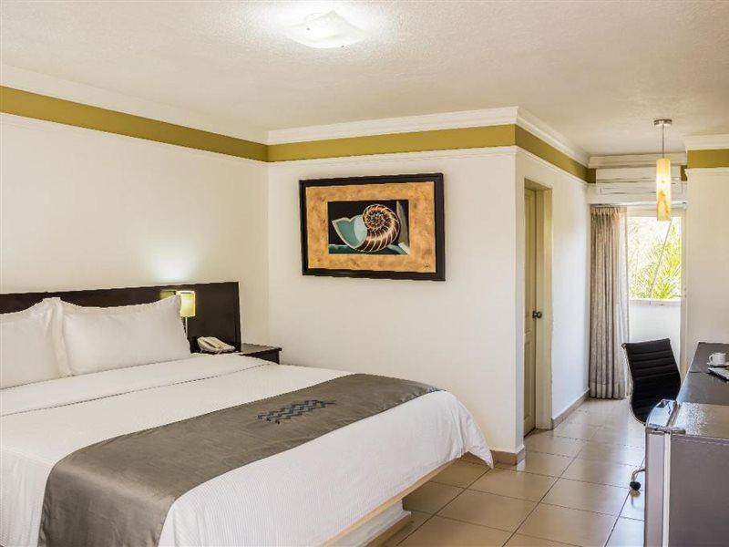 Gamma Leon Hotel Екстериор снимка