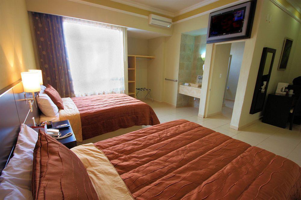 Gamma Leon Hotel Екстериор снимка