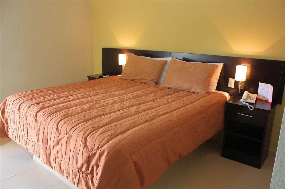 Gamma Leon Hotel Екстериор снимка