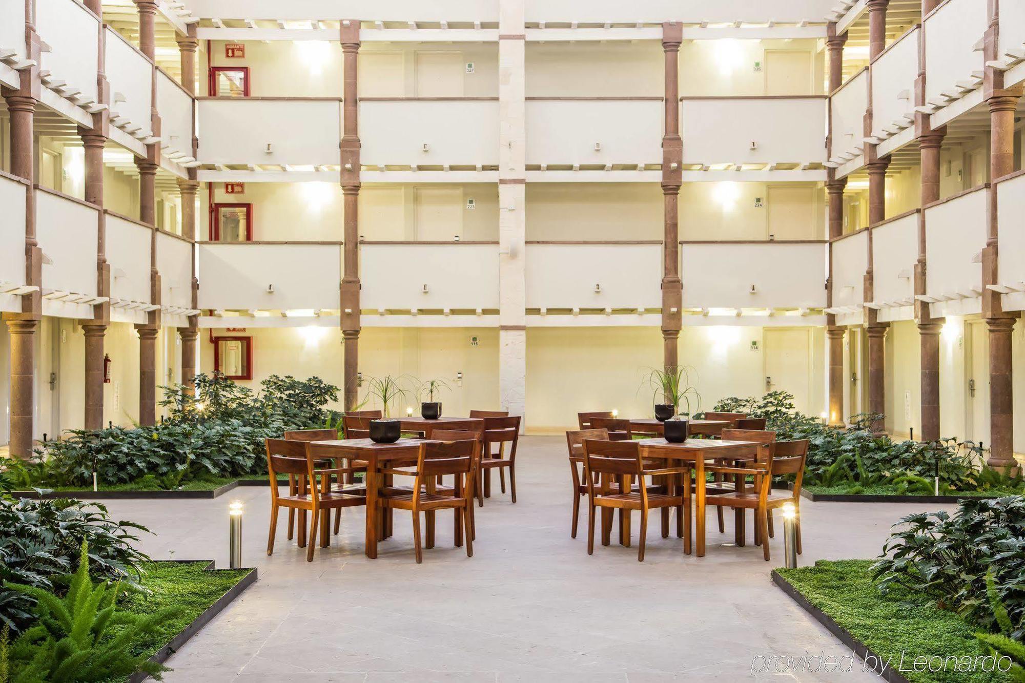 Gamma Leon Hotel Екстериор снимка